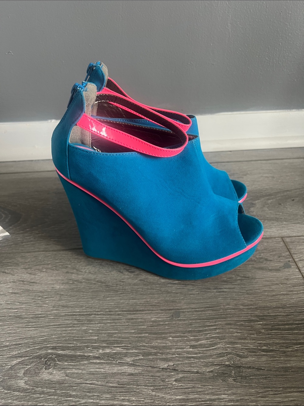 Women’s Teal Wedge Sandals with Pink Trim